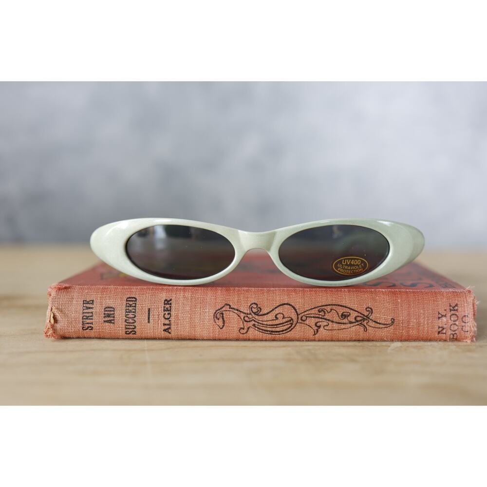 Vintage 2000s Y2K Slim Sunglasses New old Stock Cateye rockabilly Bratz Coquette - Picture 2 of 8